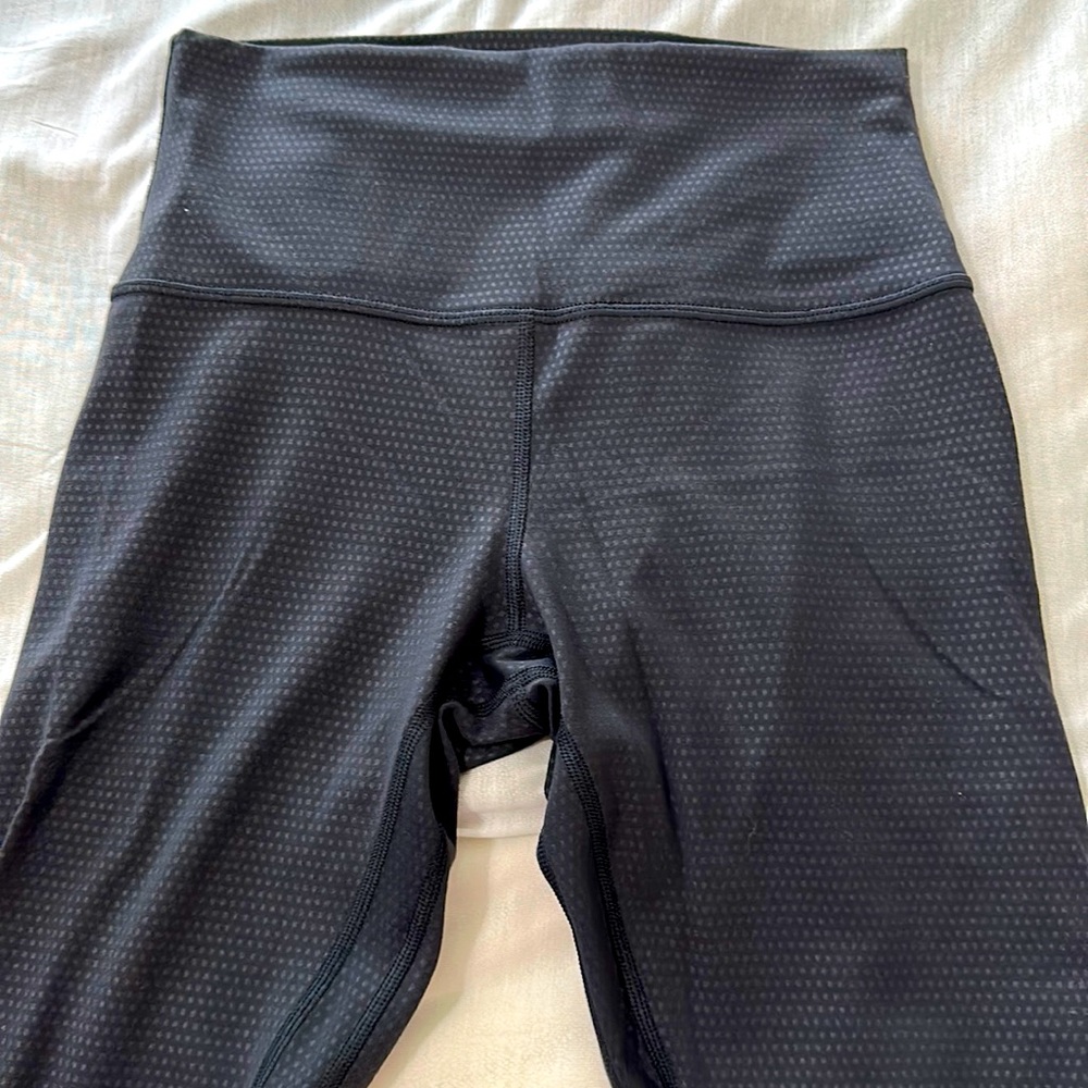 Black embossed lululemon size 6 high waisted perfect